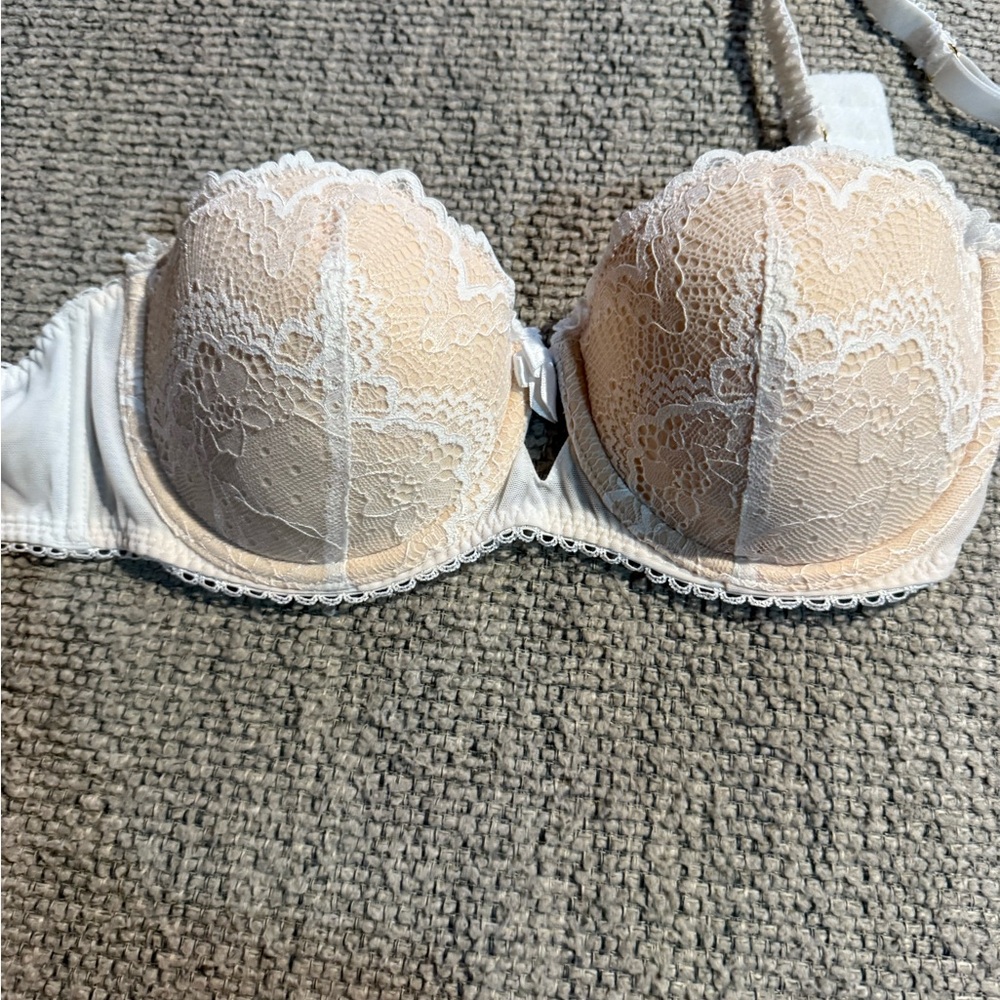 Elegant Lace Underwire Bra - Cream